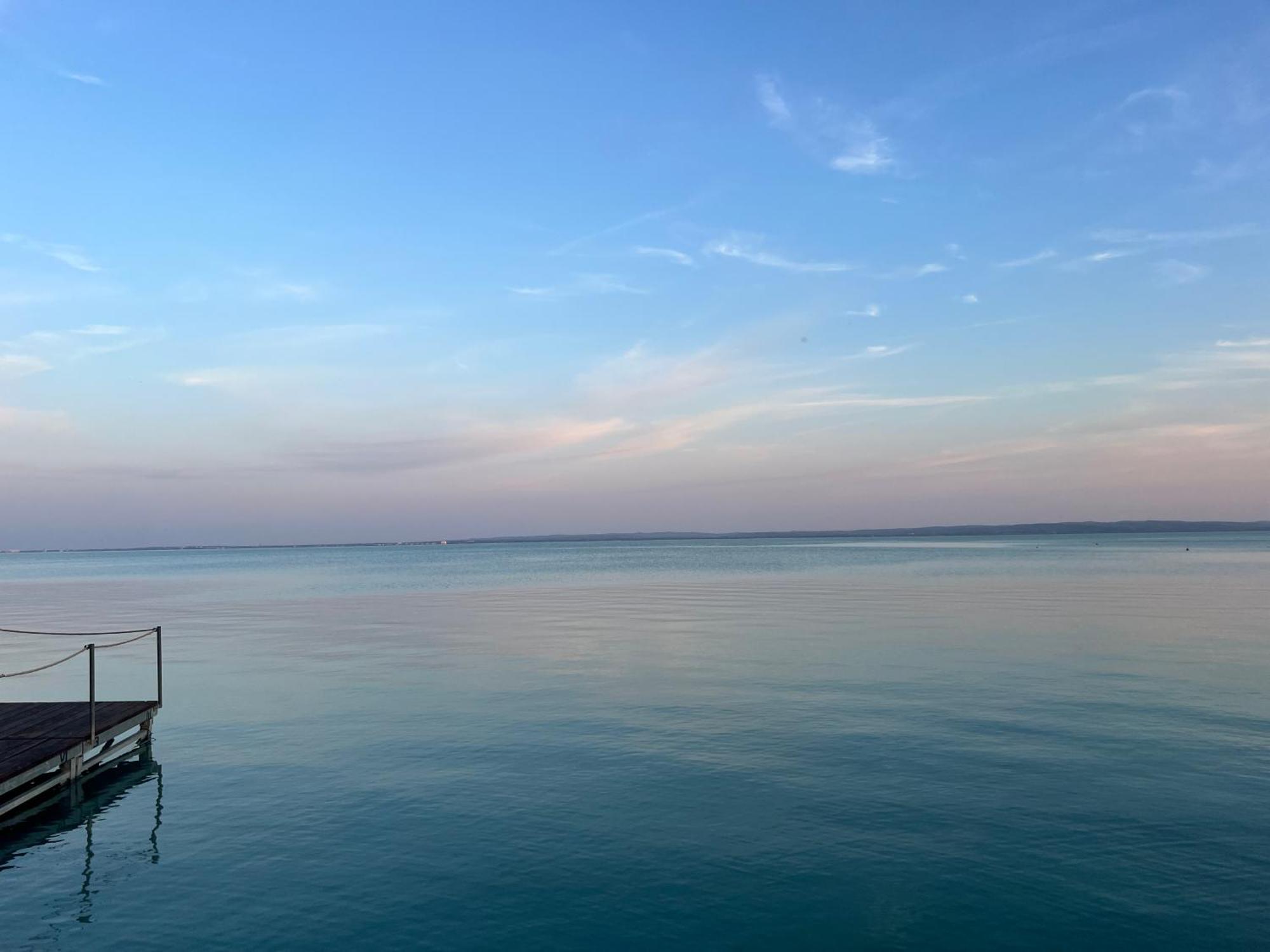 Neon Apartman Csopak Balaton Luaran gambar