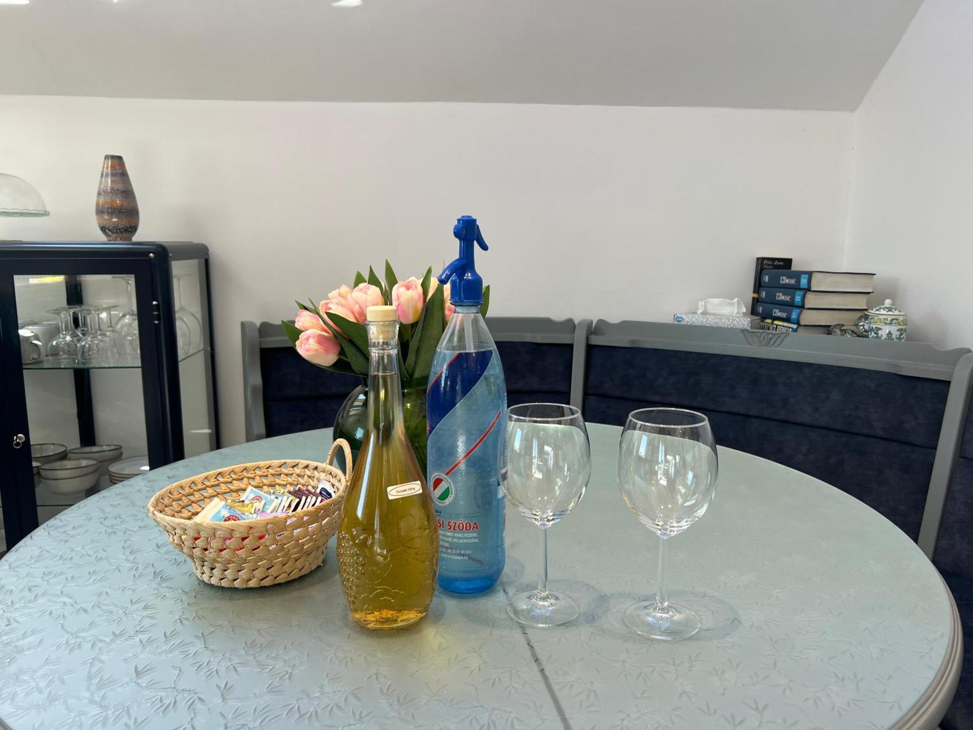 Neon Apartman Csopak Balaton Luaran gambar